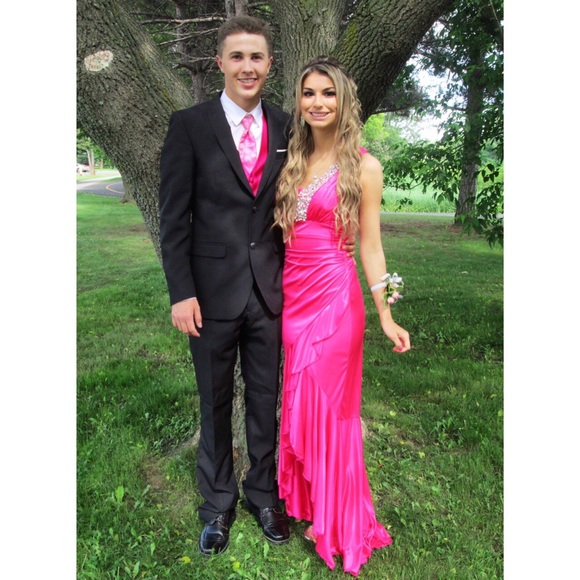 Beautiful pink sequined prom/grad gown - Picture 2 of 3